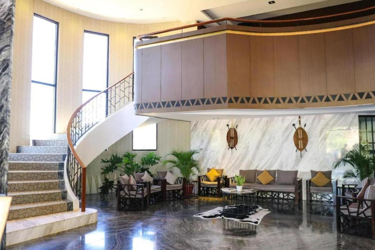 Safari Hotel And Villas Powered By Cocotel Bulala ภายนอก รูปภาพ